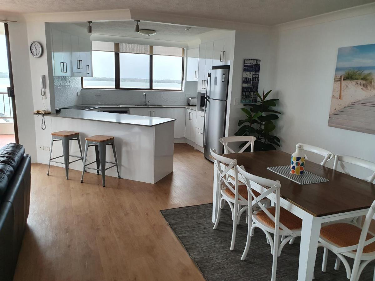 Broadwater Shores Waterfront Apartments Gold Coast Exterior photo