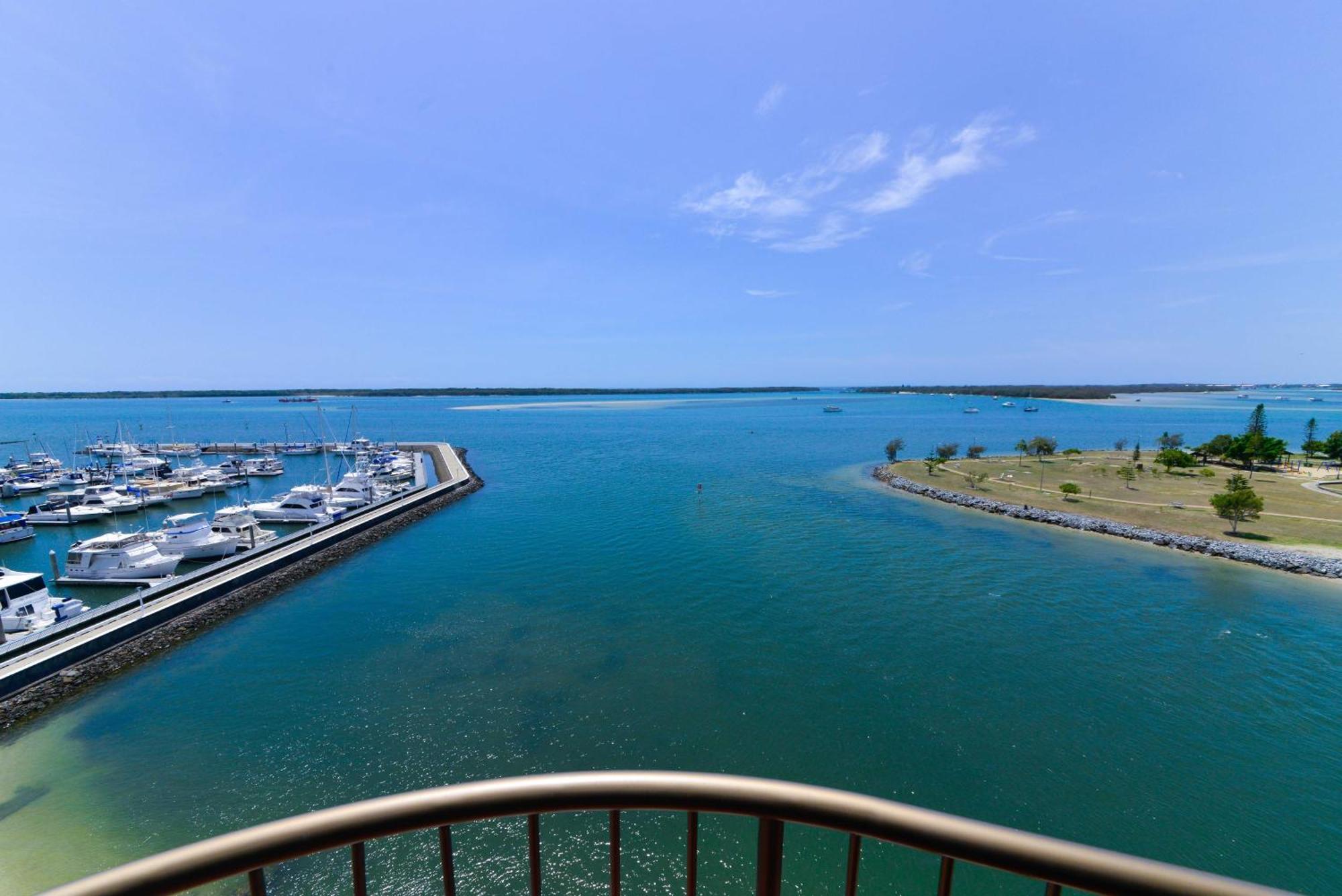Broadwater Shores Waterfront Apartments Gold Coast Exterior photo