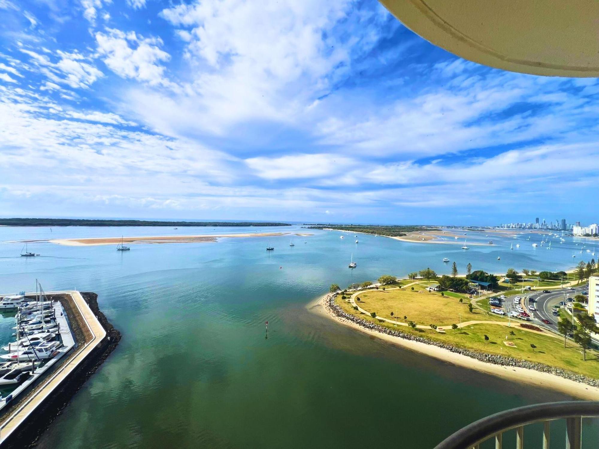 Broadwater Shores Waterfront Apartments Gold Coast Exterior photo