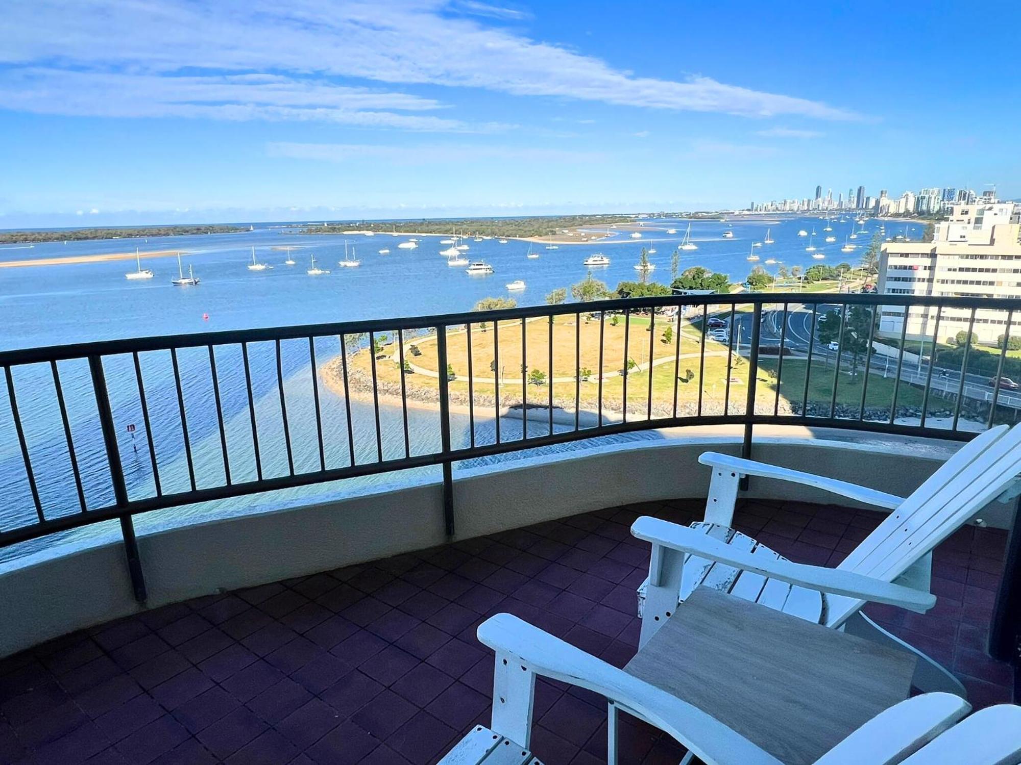 Broadwater Shores Waterfront Apartments Gold Coast Exterior photo