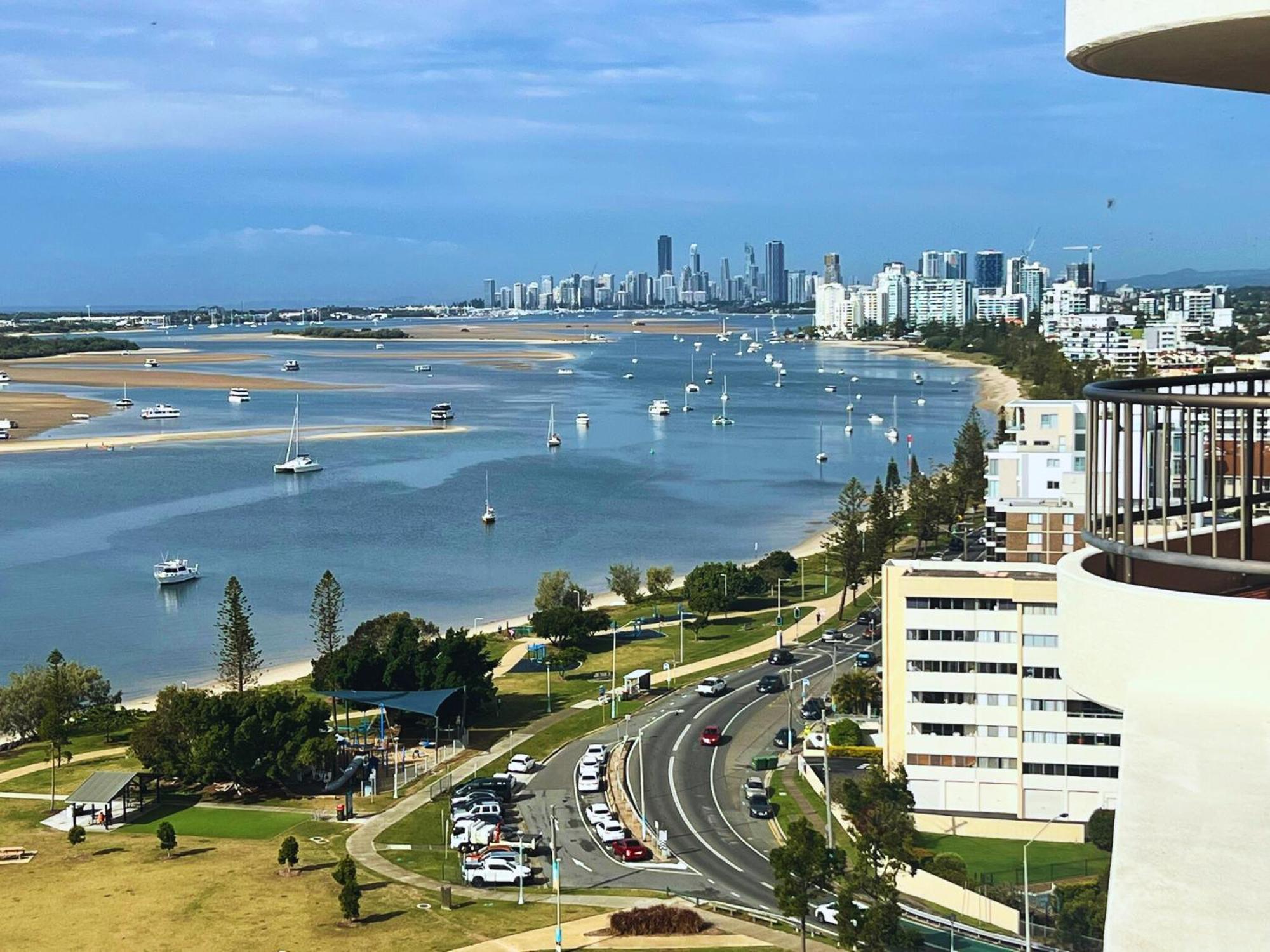 Broadwater Shores Waterfront Apartments Gold Coast Exterior photo