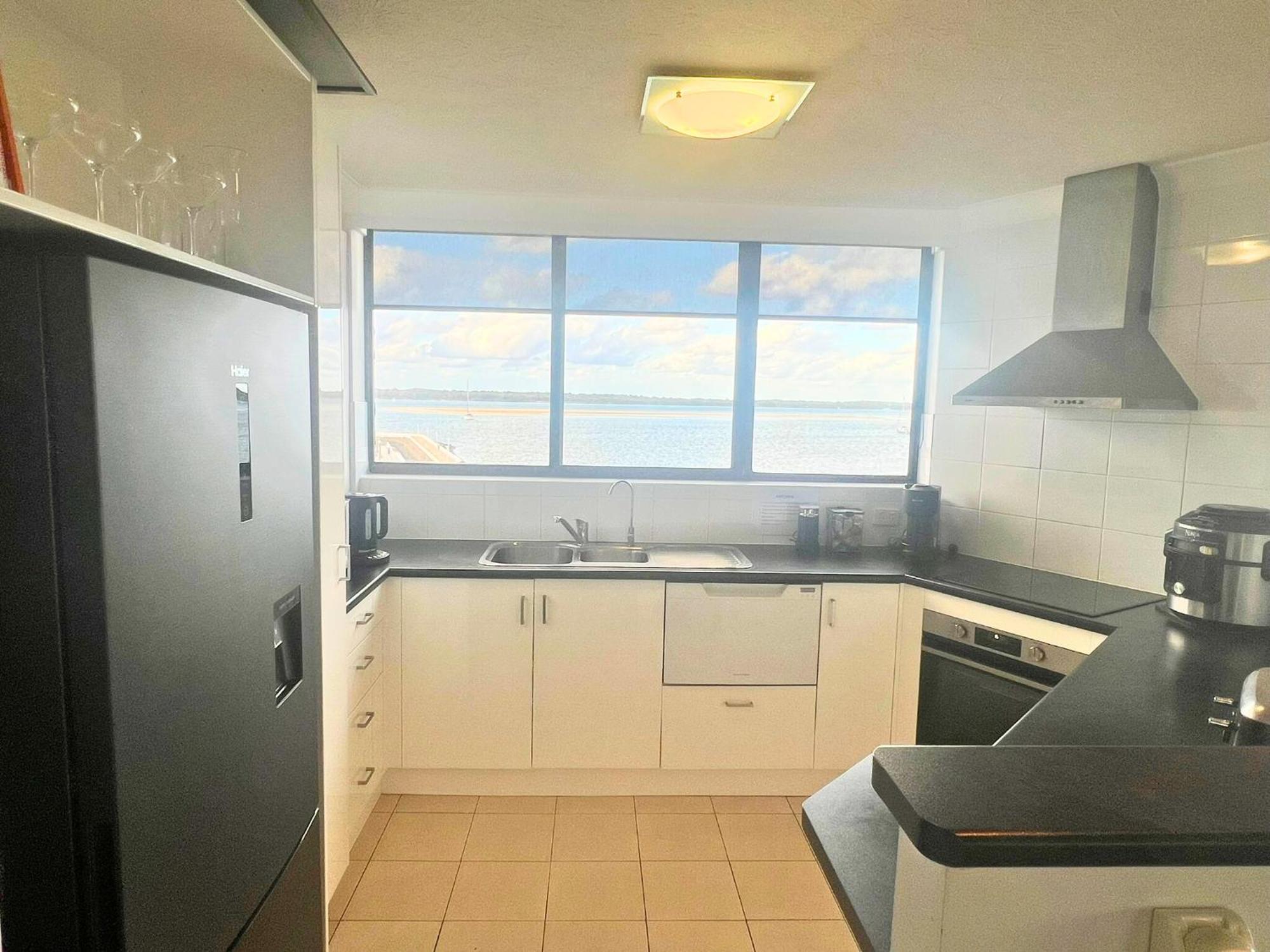 Broadwater Shores Waterfront Apartments Gold Coast Exterior photo