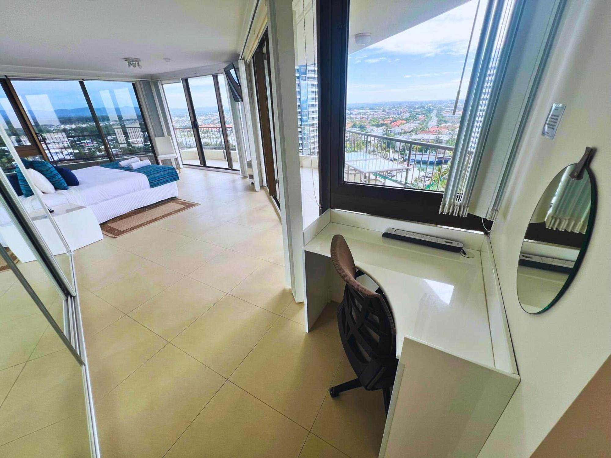 Broadwater Shores Waterfront Apartments Gold Coast Exterior photo