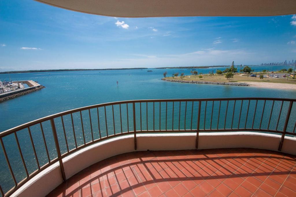 Broadwater Shores Waterfront Apartments Gold Coast Exterior photo