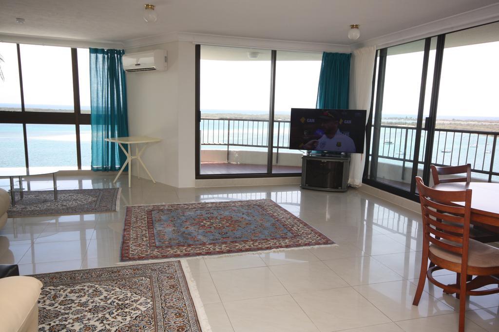 Broadwater Shores Waterfront Apartments Gold Coast Exterior photo