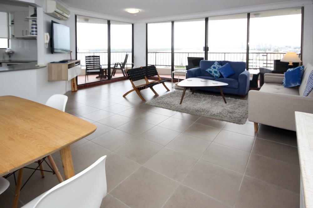 Broadwater Shores Waterfront Apartments Gold Coast Exterior photo