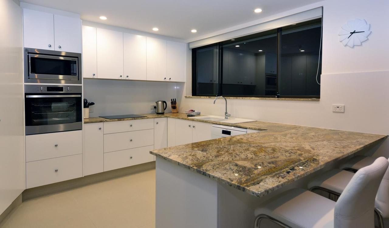 Broadwater Shores Waterfront Apartments Gold Coast Exterior photo