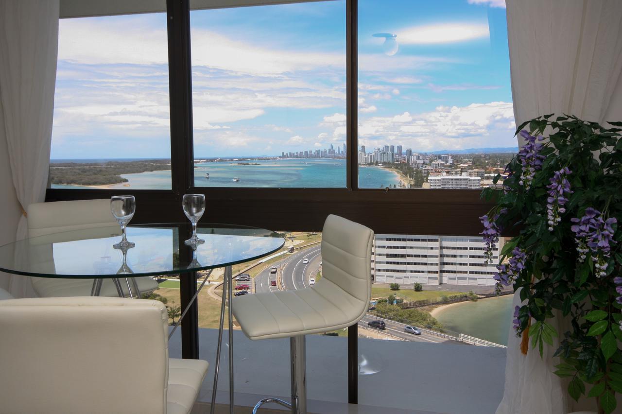 Broadwater Shores Waterfront Apartments Gold Coast Exterior photo