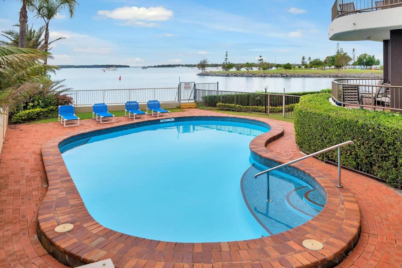 Broadwater Shores Waterfront Apartments Gold Coast Exterior photo